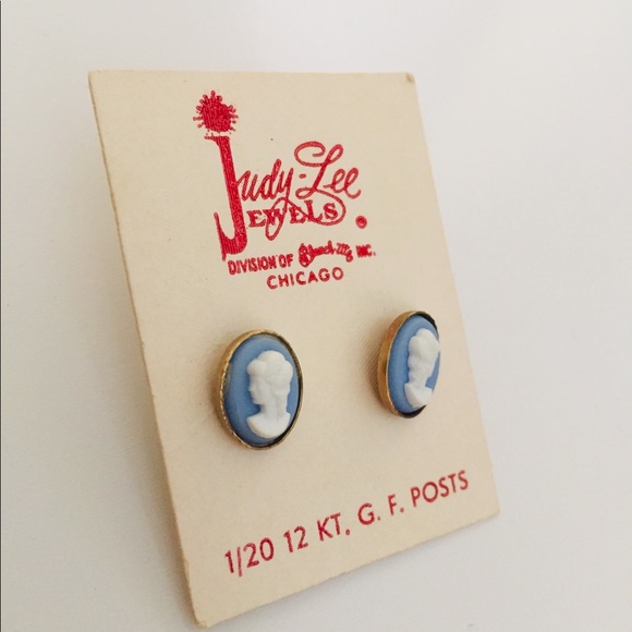 Vintage 60’s 12kt Gold Cameo New Earrings! - Picture 5 of 6